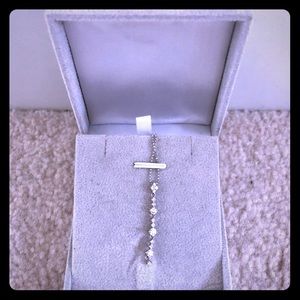 Diamond pendent necklace